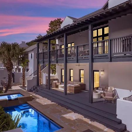 Acqua Cottage & Carriage House